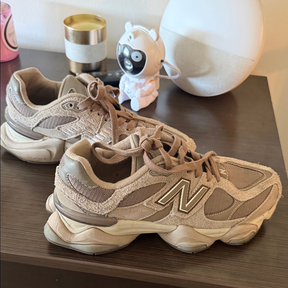 New Balance Women's 9060Tan Suede & Mesh Sneakers Size 9 - Picture 4 of 4